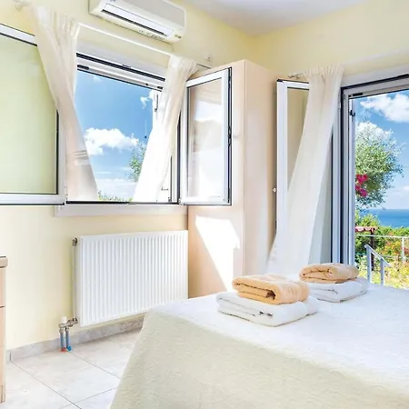 Sleeps 12 Air Con Wifi